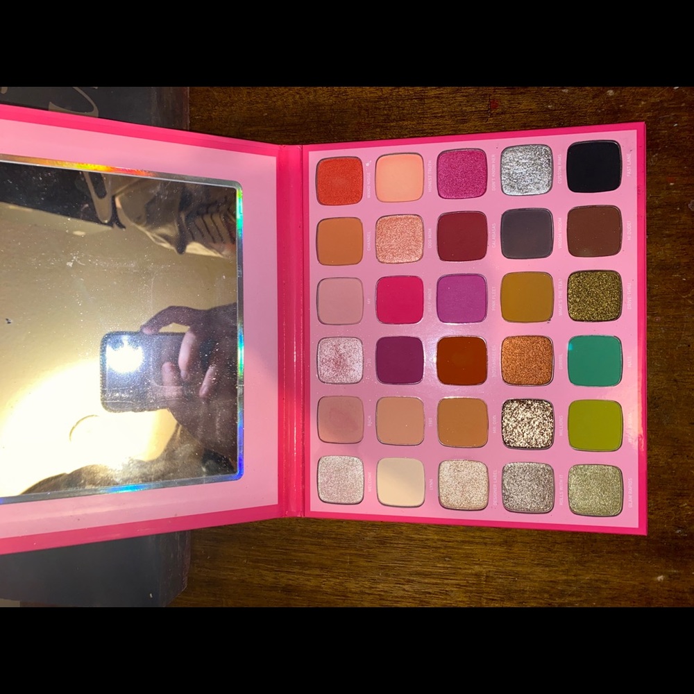 Makeup - Picture 2 of 2